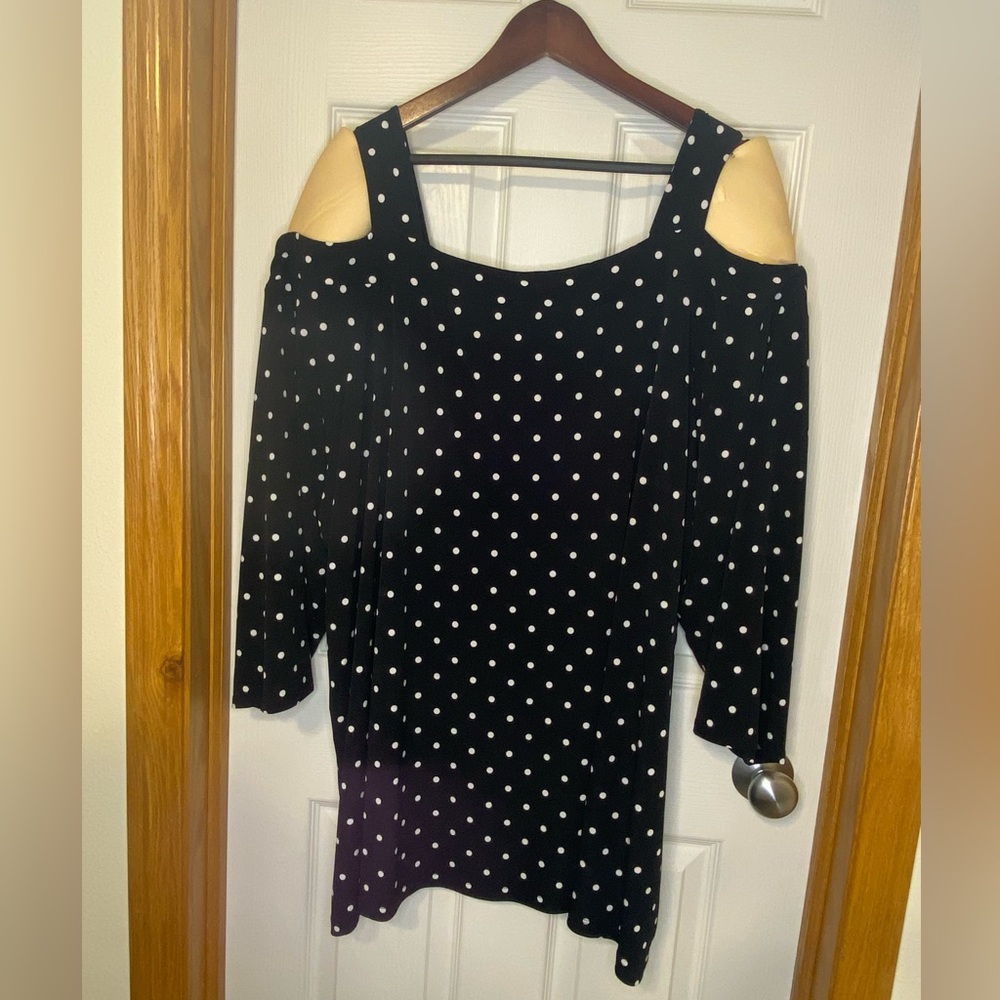 Women Within cold shoulder top size 34/36(4X)